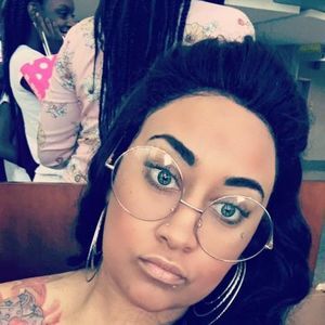 Meet your Posher, Denise